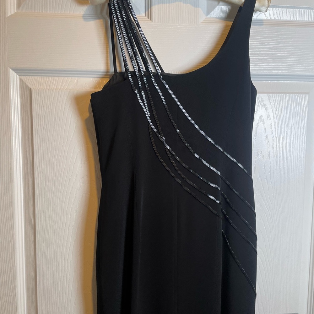 Elegant Black Dress with Beaded Detail